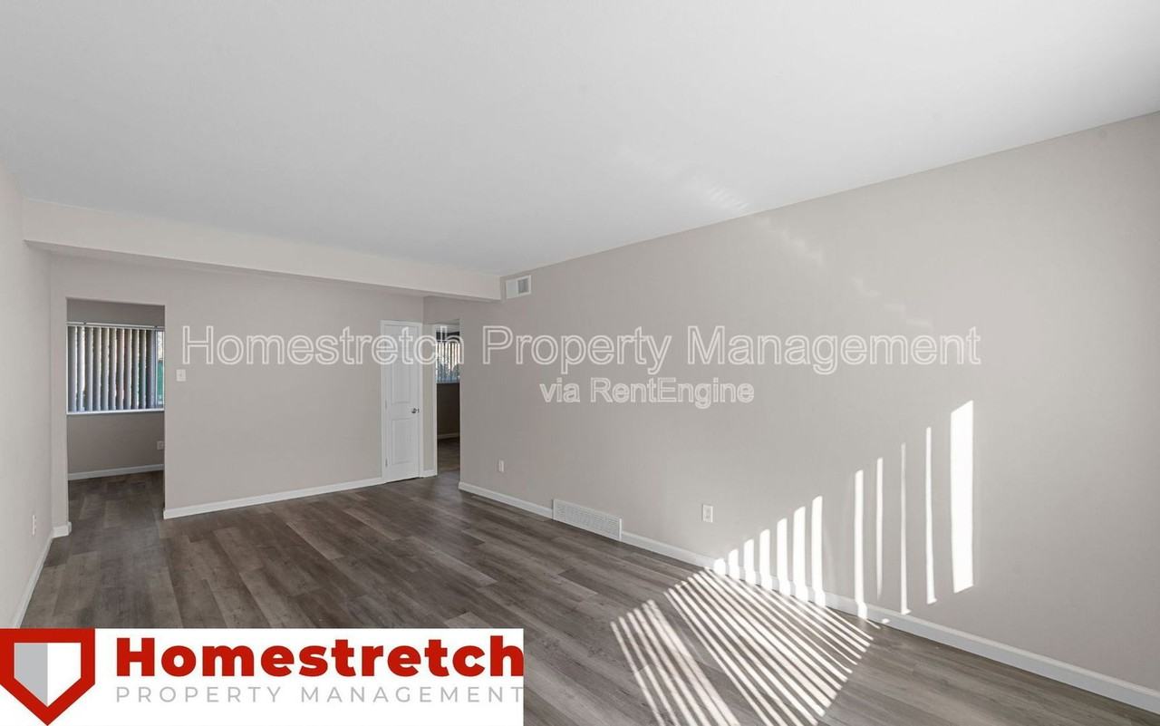 1 Bruce Dr #2 - Photo 4 of 16