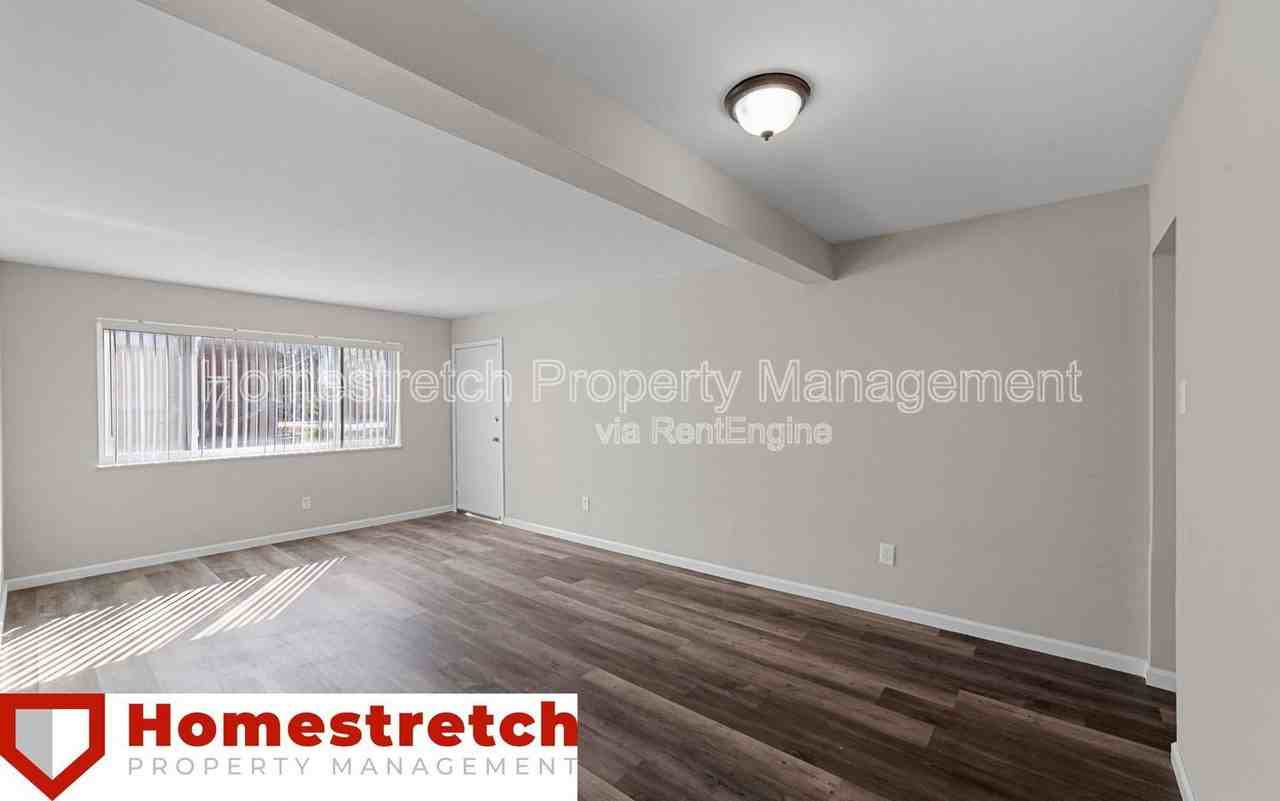 1 Bruce Dr #2 - Photo 5 of 16