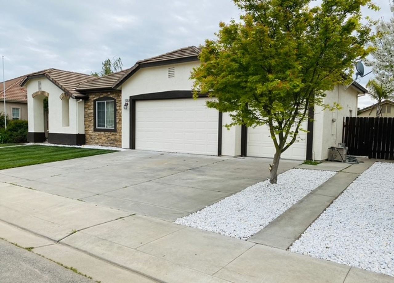 1750 Bella Terra Dr - Photo 2 of 29