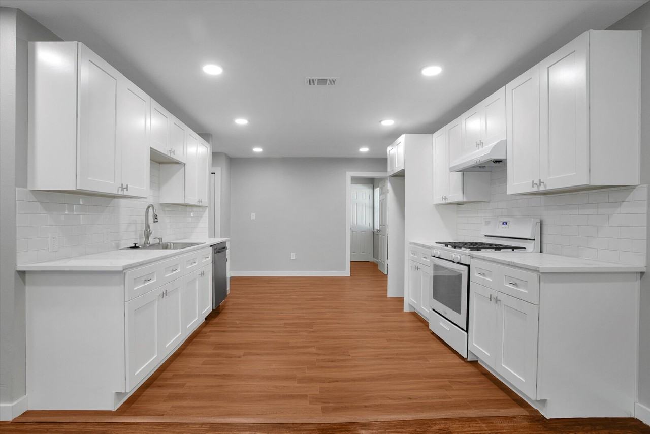 1924 Rayburn Ave - Photo 6 of 16