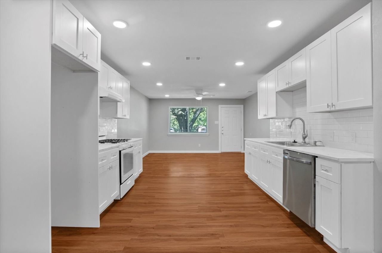 1924 Rayburn Ave - Photo 7 of 16