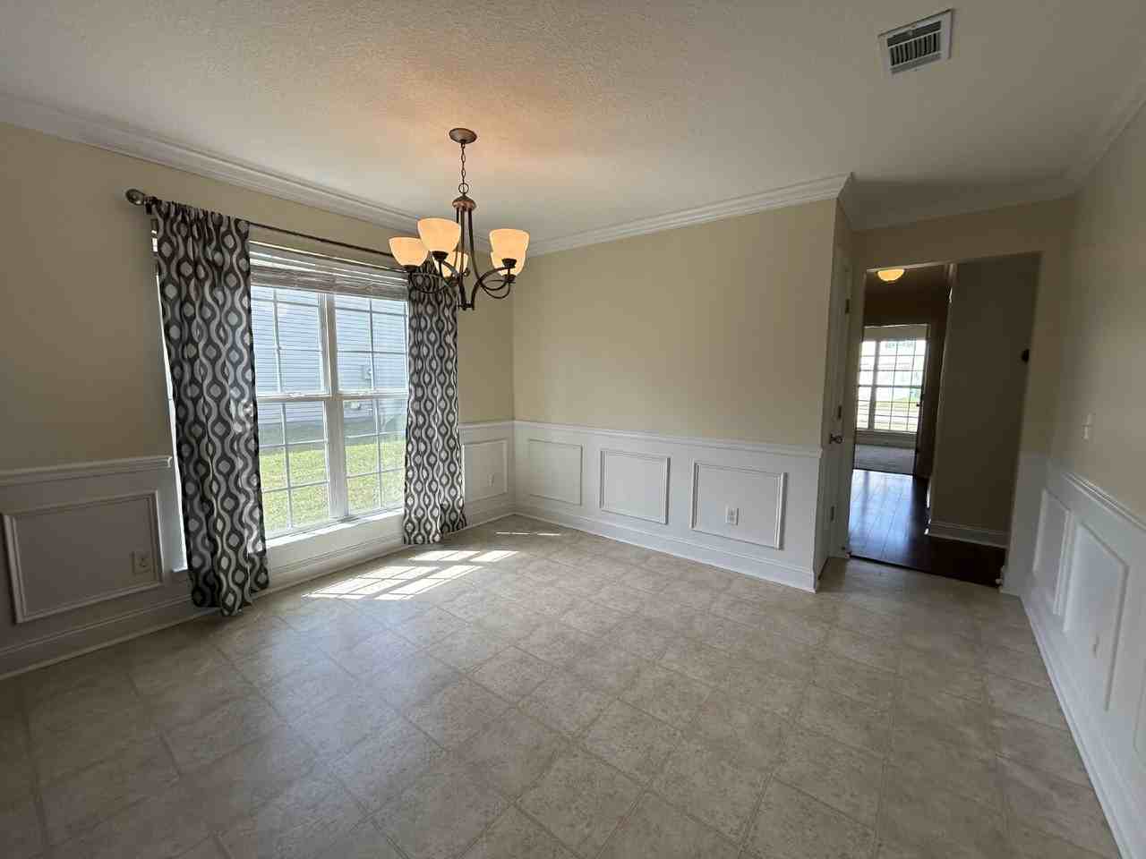 1115 Creekside Cir - Photo 4 of 15
