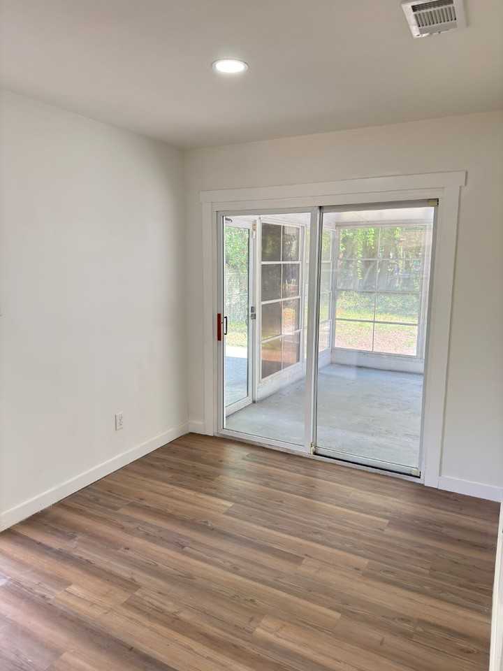 235 Coral Dr Sw - Photo 3 of 11