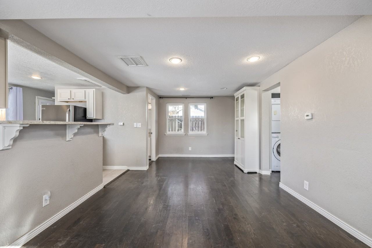 2918 Ames St - Photo 3 of 36