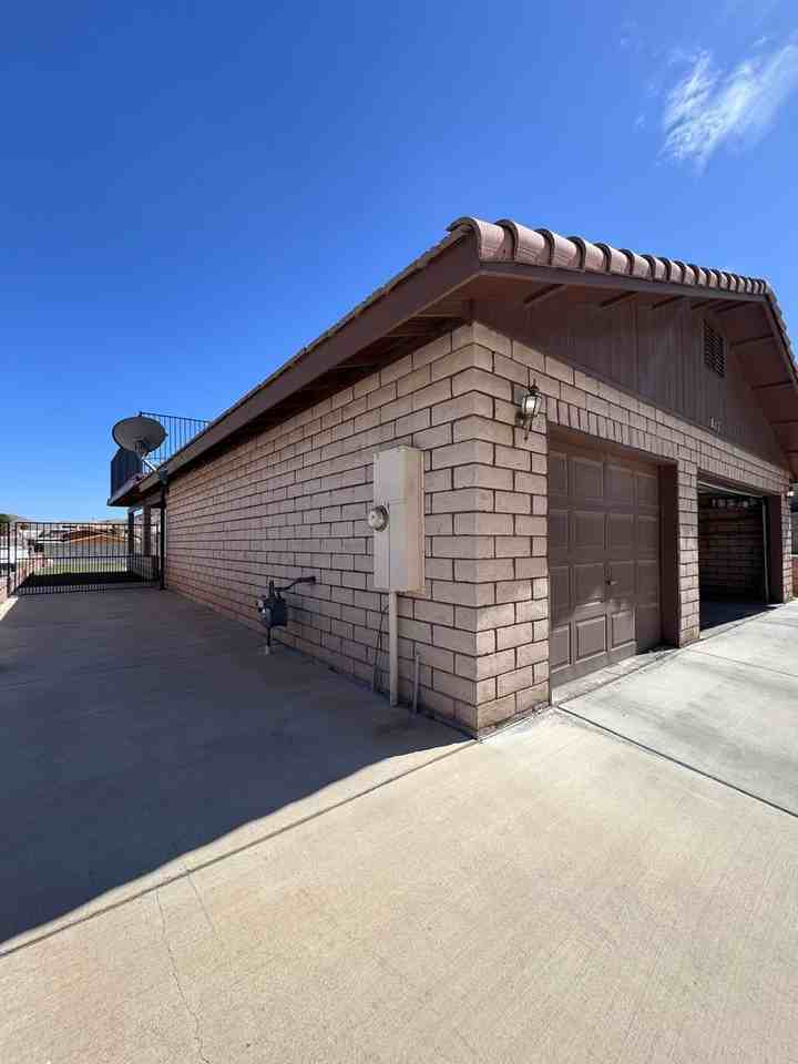 857 Robinson Ln - Photo 3 of 24