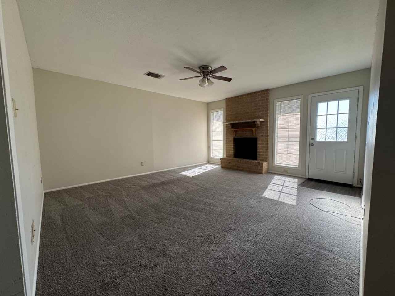 703 Duck Dr - Photo 2 of 9