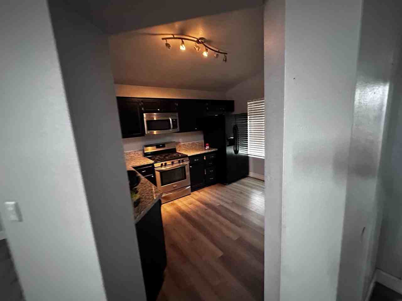 11510 Bay Meadows Ln - Photo 4 of 8