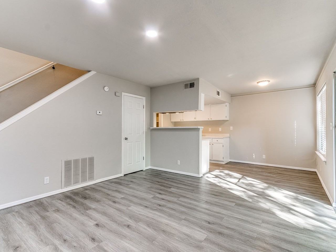 1113 W Fulton St - Photo 7 of 32