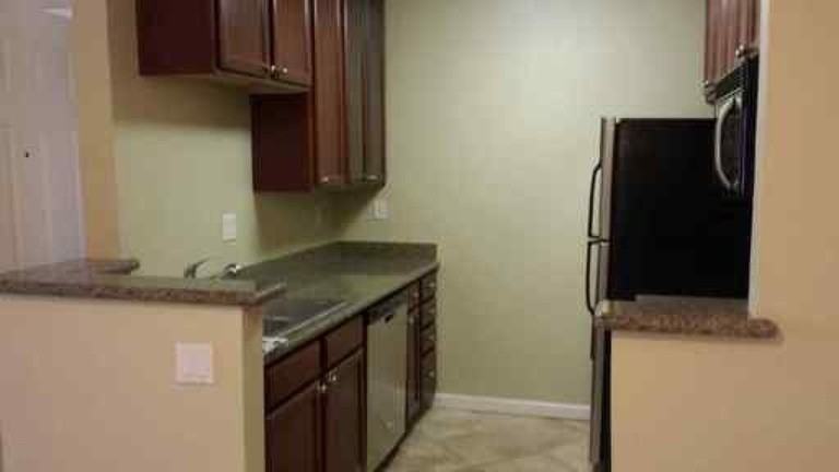 1141 Yarwood Ct - Photo 3 of 10