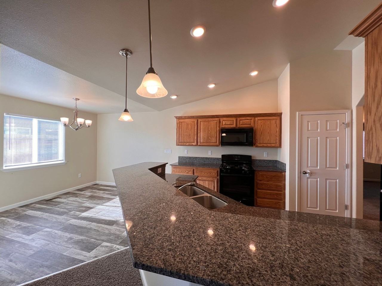 4571 Rutledge St - Photo 3 of 37