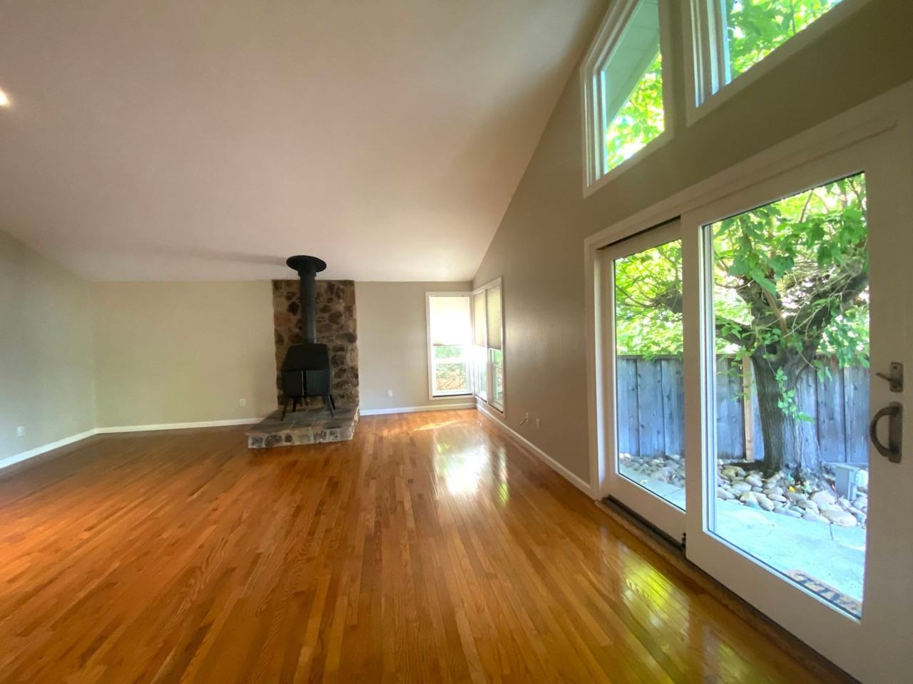 450 Neal St - Photo 2 of 31