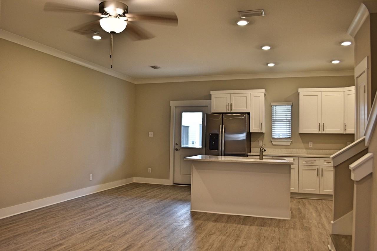 124 Date Palm Ln - Photo 7 of 13