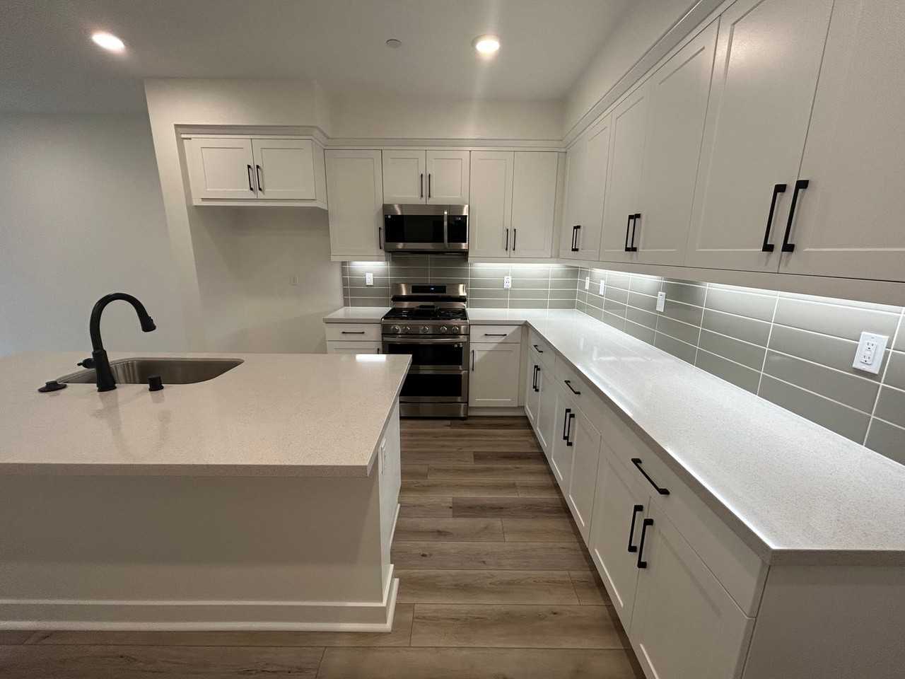 10757 Champions Ln - Photo 2 of 36