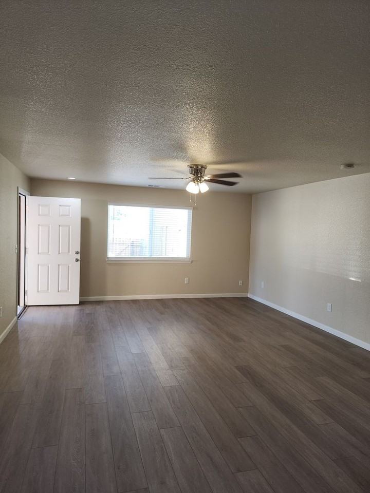 1344 Sunrise Ave - Photo 2 of 21