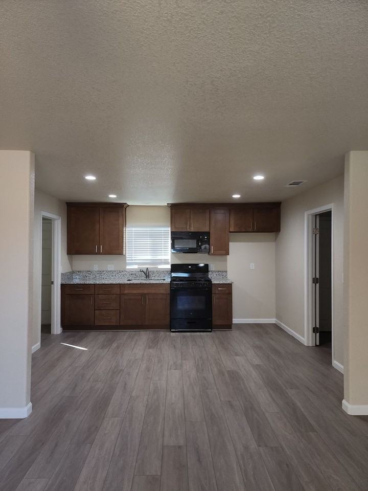 1344 Sunrise Ave - Photo 3 of 21