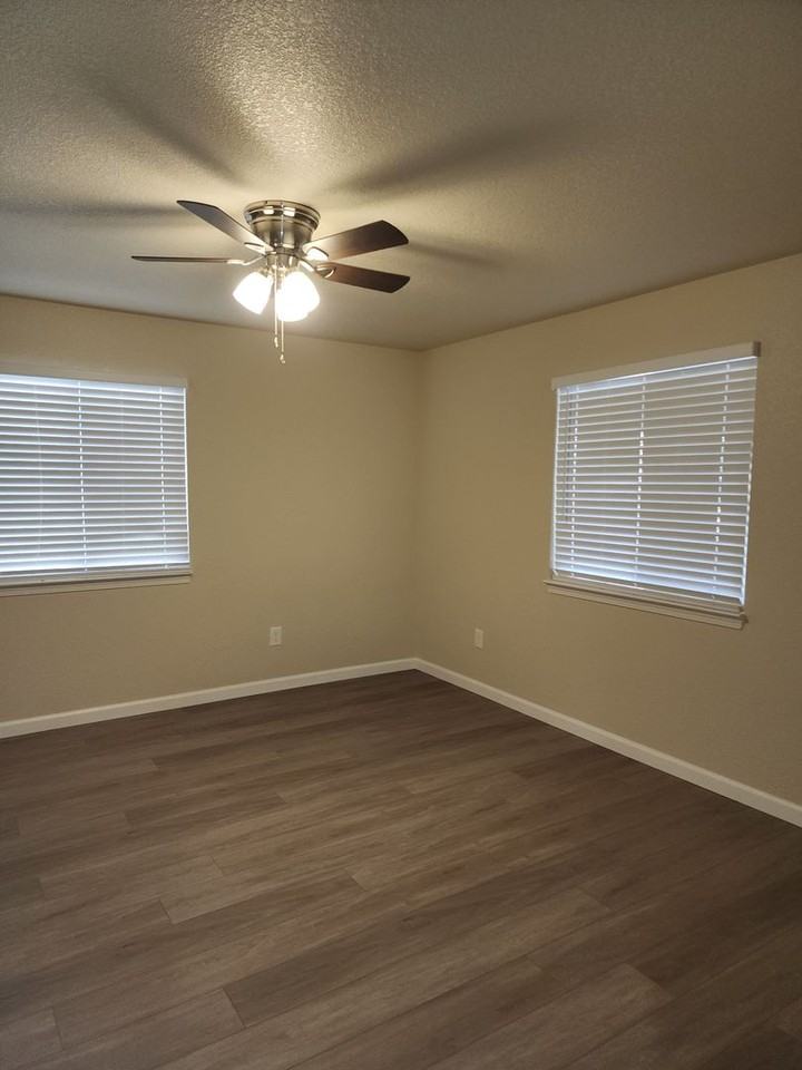 1344 Sunrise Ave - Photo 5 of 21