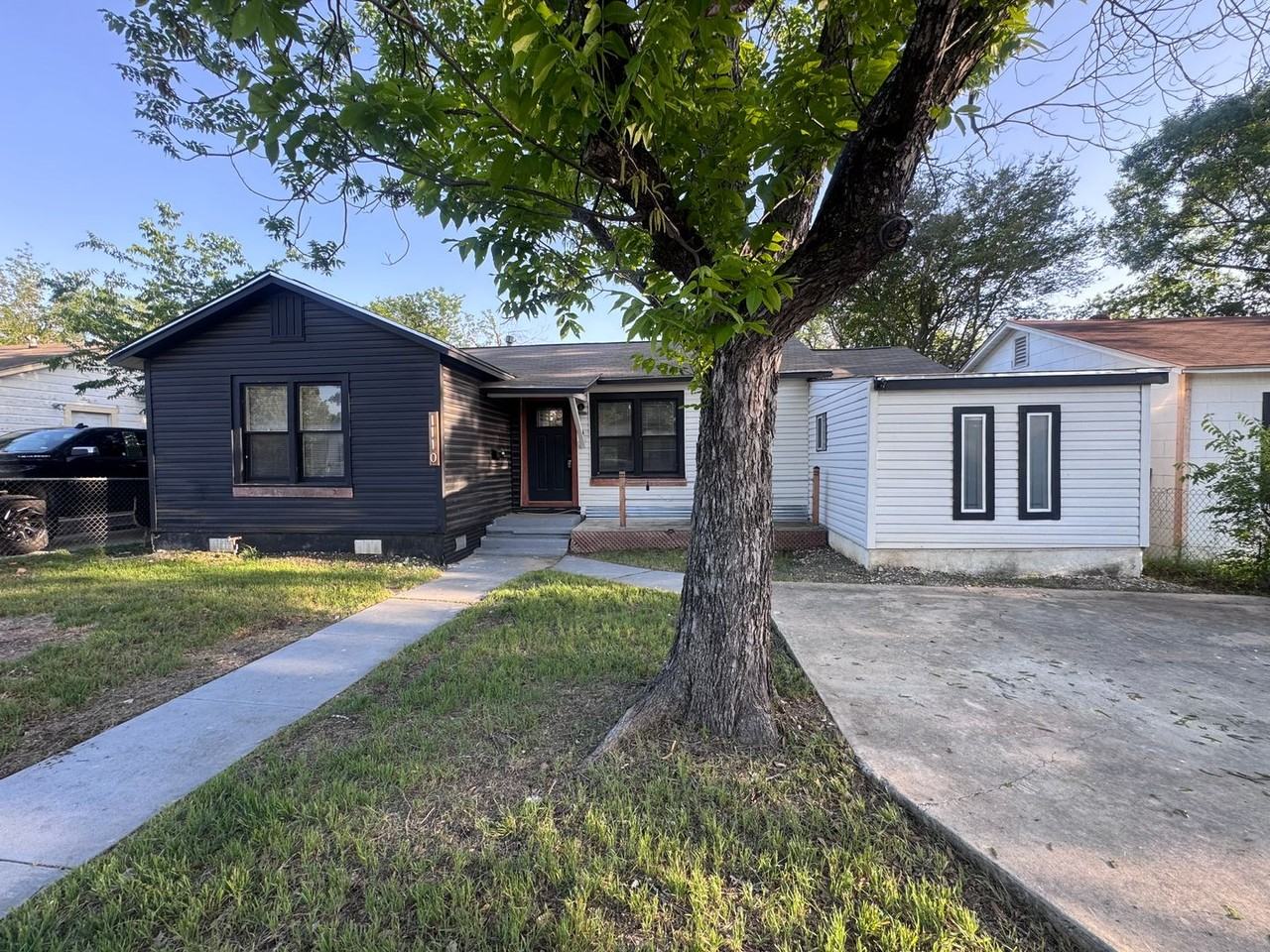 1110 Clower - Photo 2 of 28