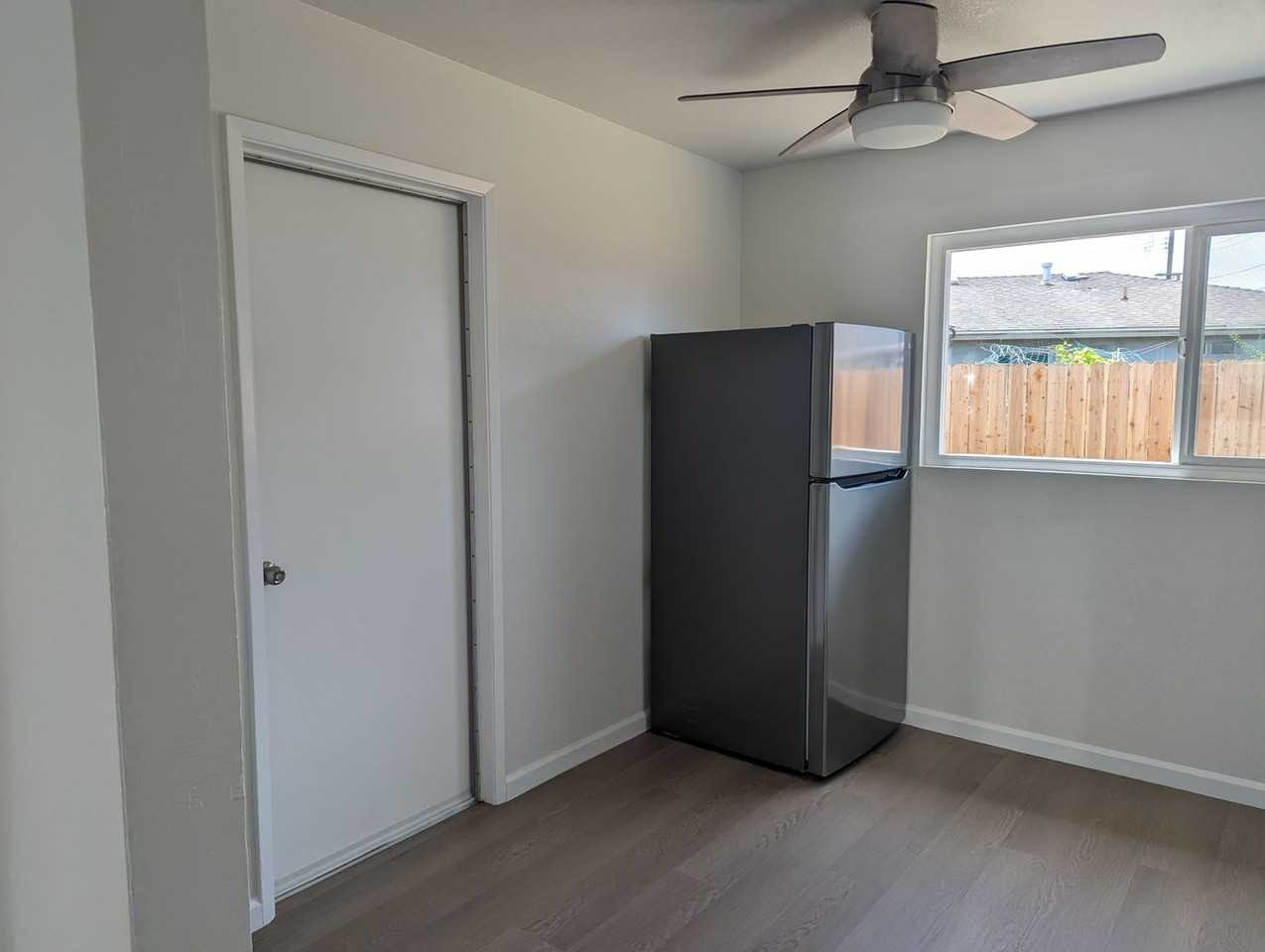 20975 Royal Ave - Photo 2 of 11