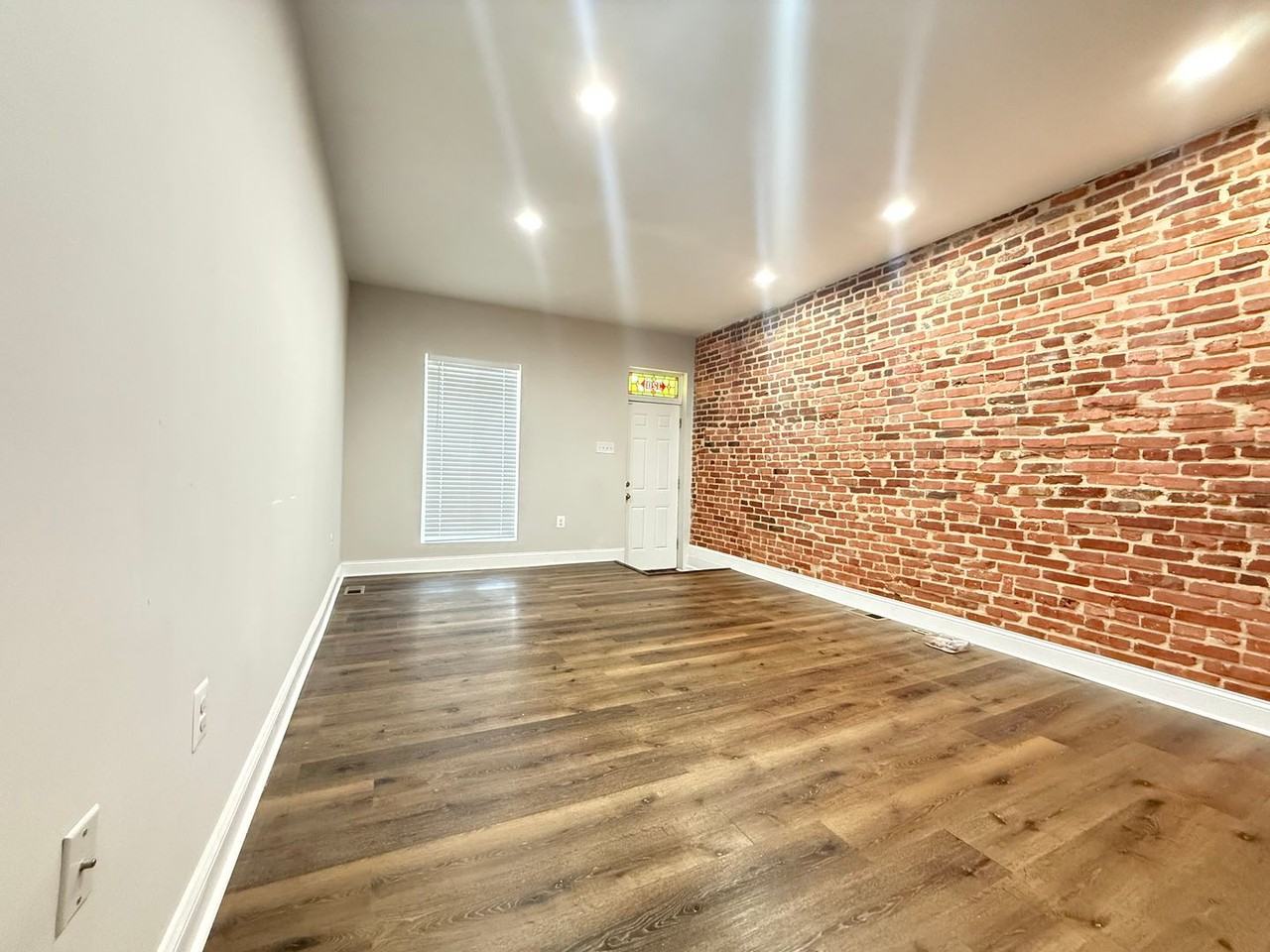 3201 East Fairmount Avenue - Photo 4 of 26