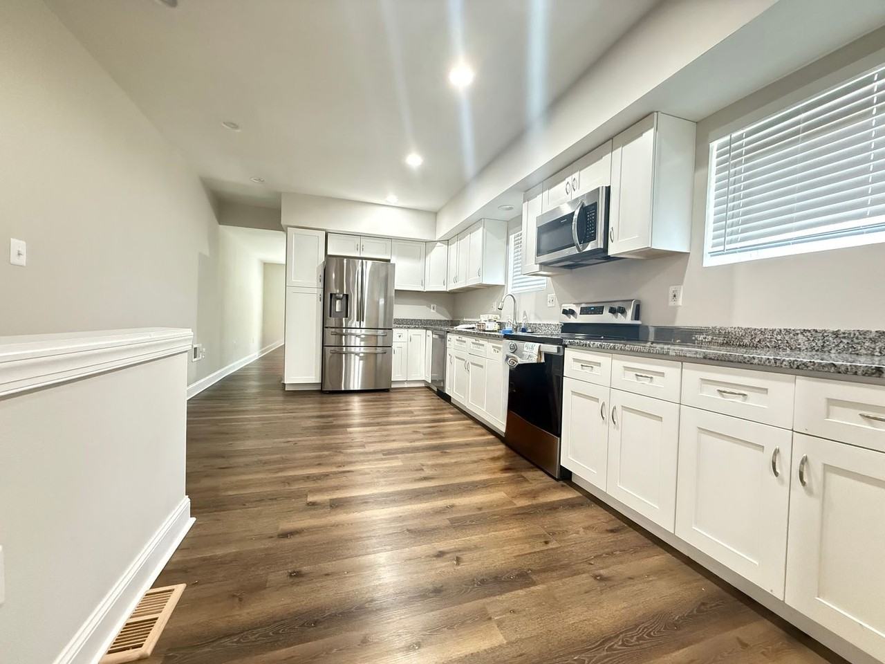 3201 East Fairmount Avenue - Photo 5 of 26