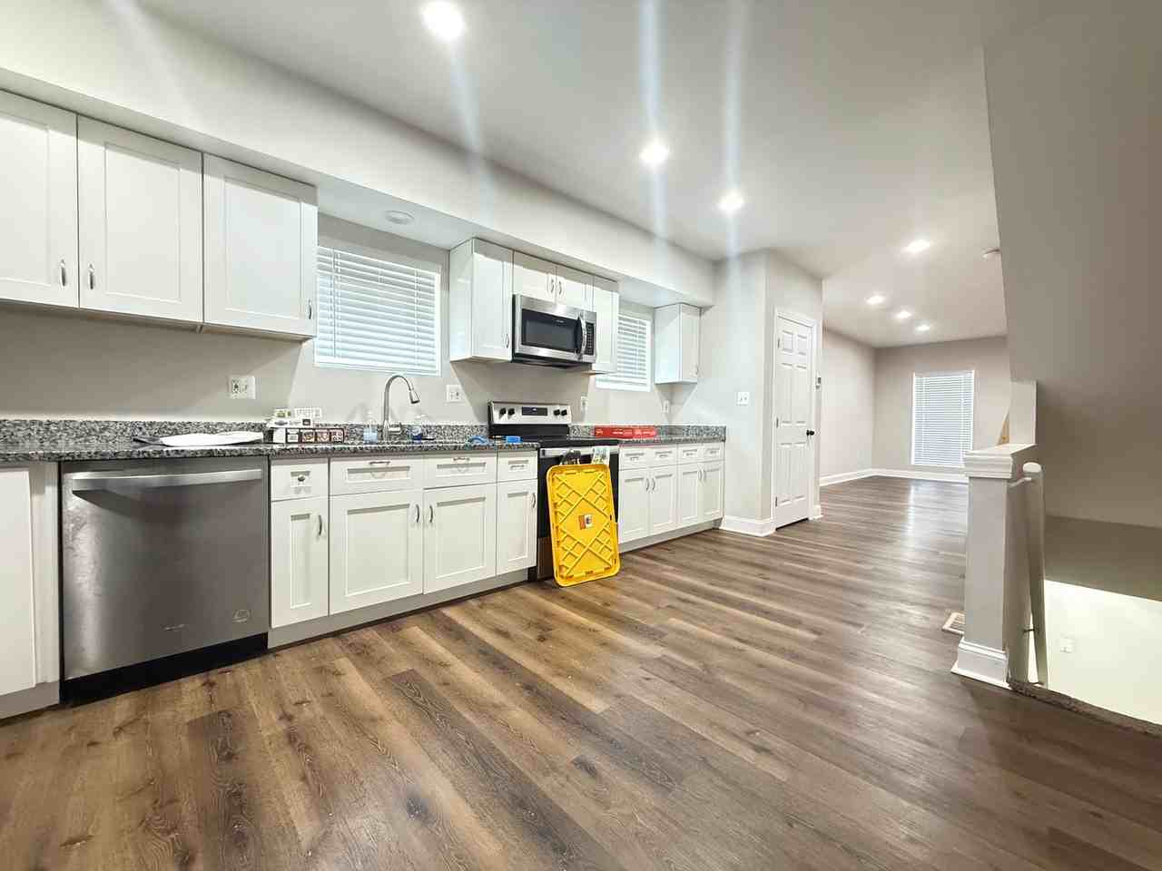 3201 East Fairmount Avenue - Photo 6 of 26