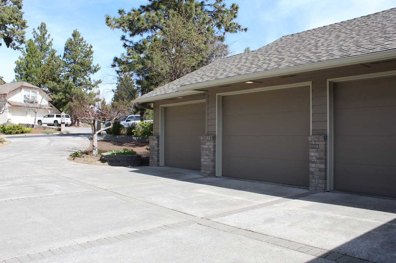 1199 Nw Redfield Cir - Photo 2 of 50