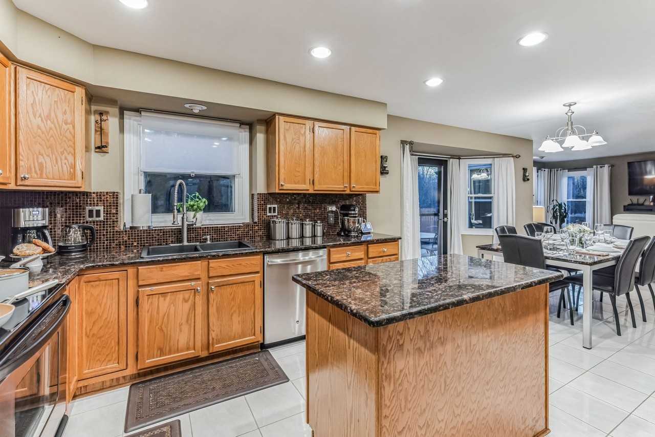 324 Chesapeake Lane - Photo 3 of 43