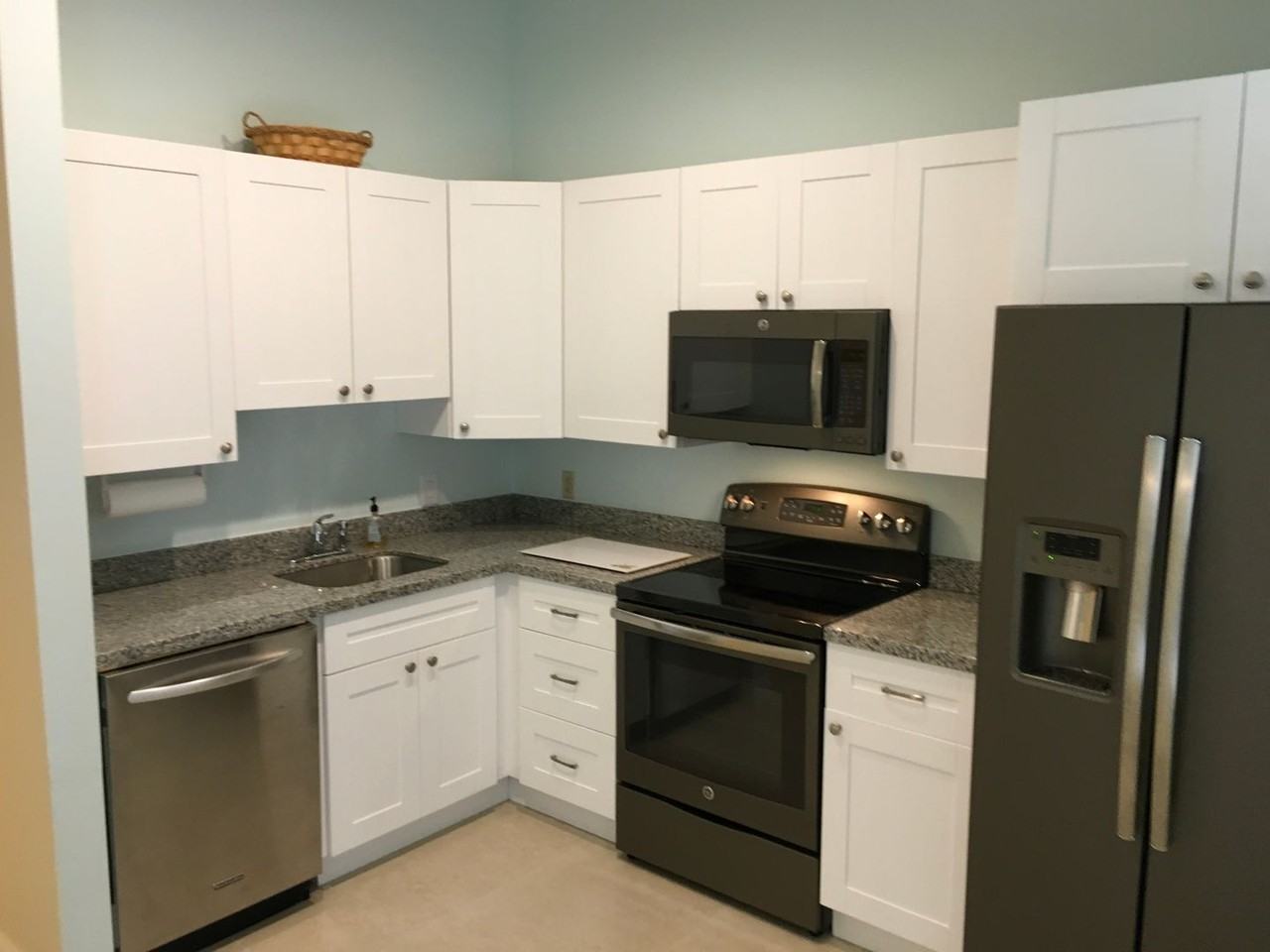 9870 Watermill Cir #G - Photo 7 of 50