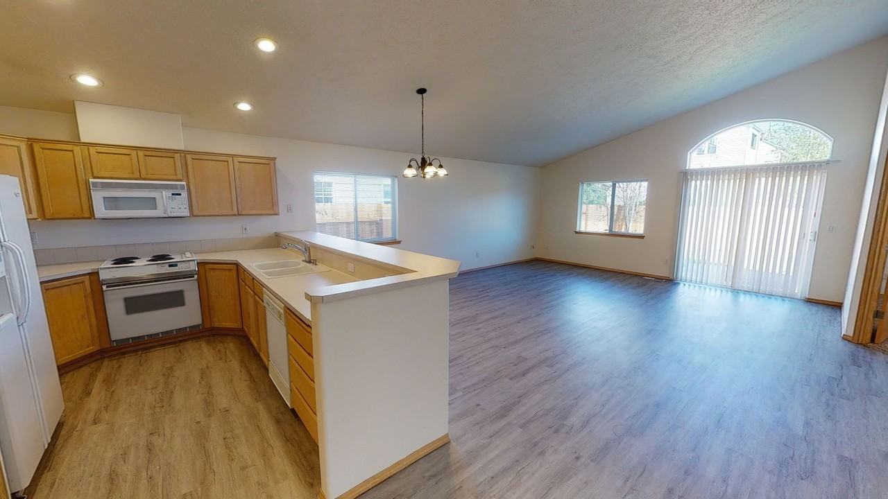 859 Sw 24th St - Photo 2 of 19