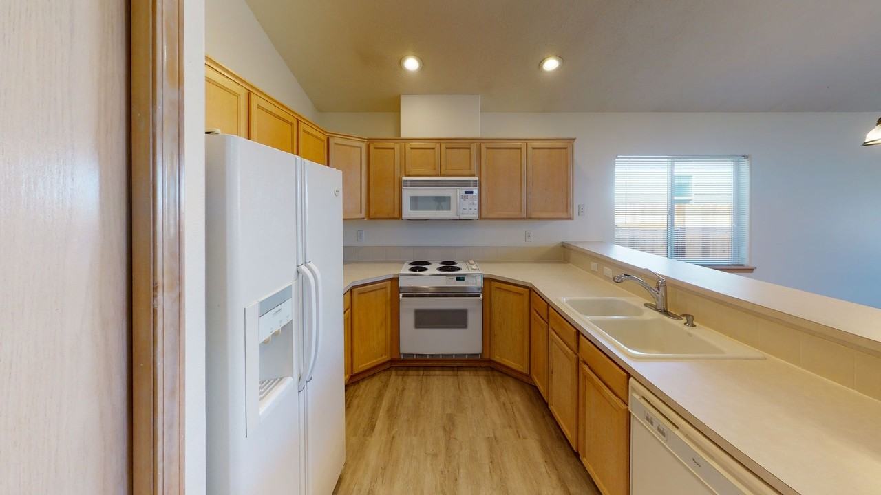 859 Sw 24th St - Photo 3 of 19