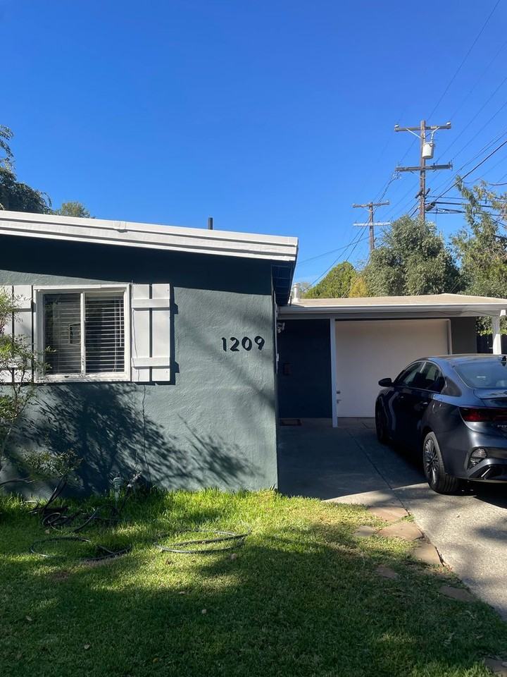 1209 Colgate Dr - Photo 3 of 23