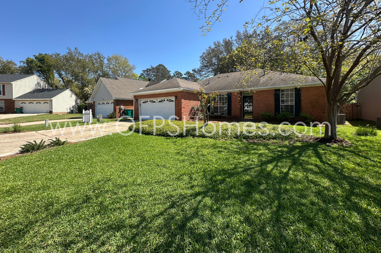 4534 Parkwood Ln E - Photo 2 of 25