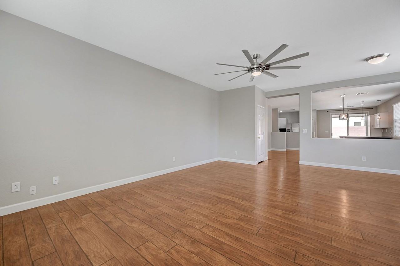 5004 Elkin Creek Ave - Photo 4 of 50