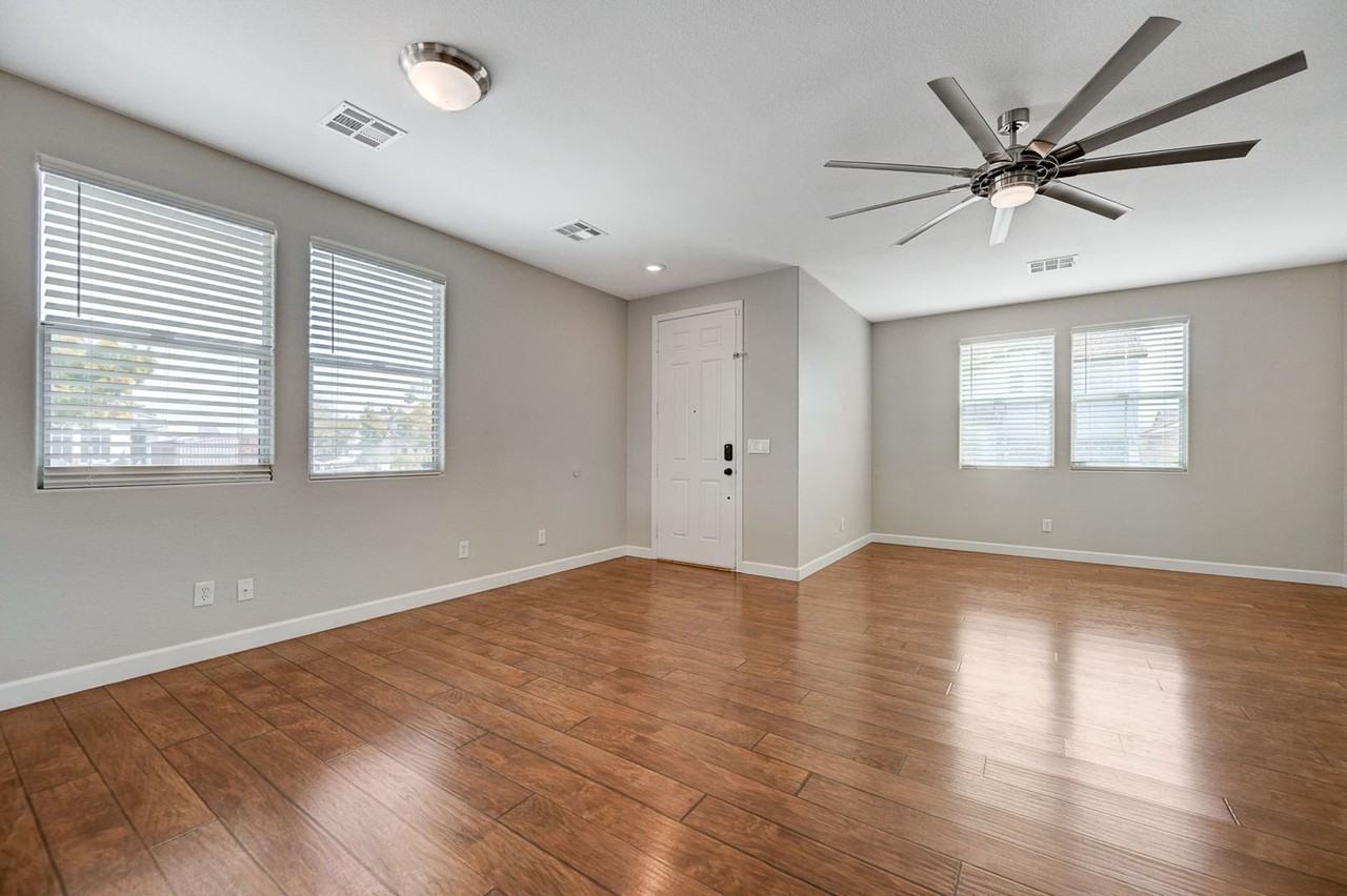 5004 Elkin Creek Ave - Photo 6 of 50
