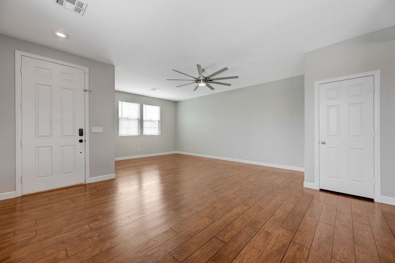 5004 Elkin Creek Ave - Photo 7 of 50