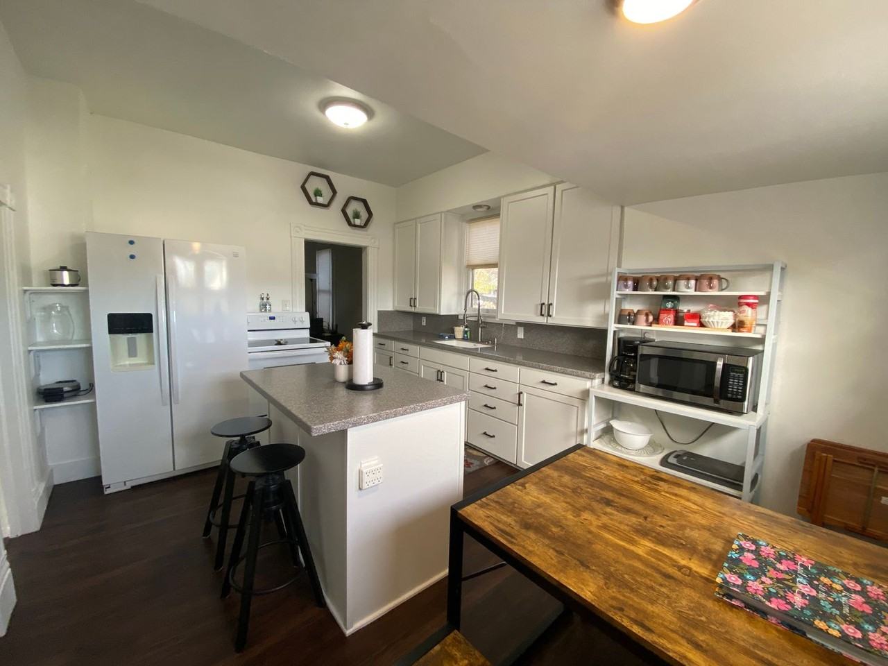 619 E 4th St - Photo 2 of 14