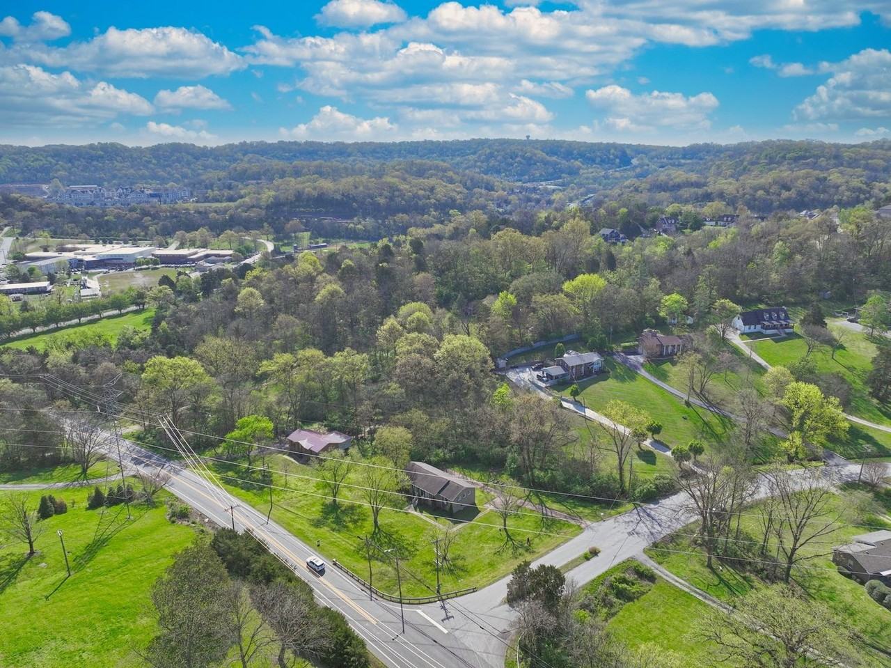 7635 Charlotte Pike #B - Photo 2 of 35