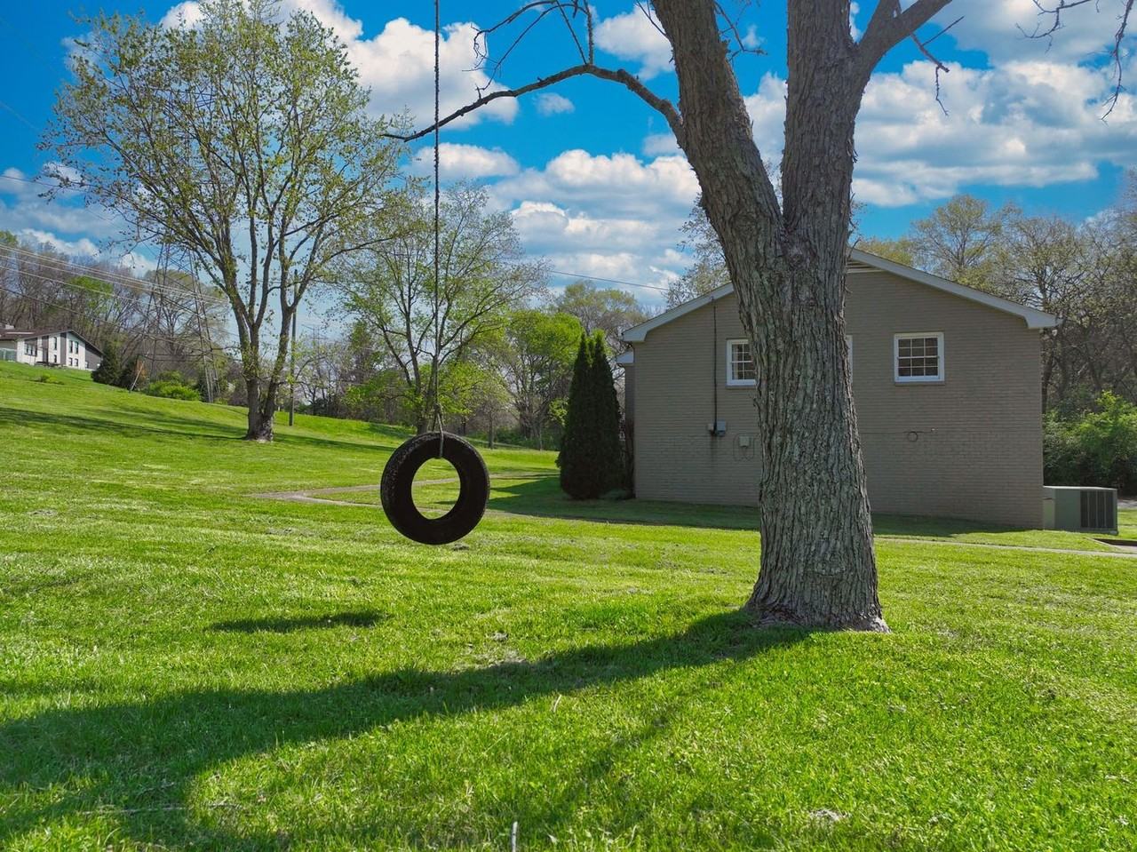 7635 Charlotte Pike #B - Photo 7 of 35