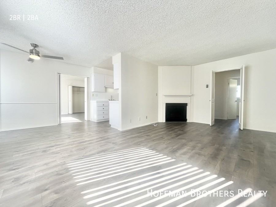 1119 6th St #302 - Photo 2 of 12