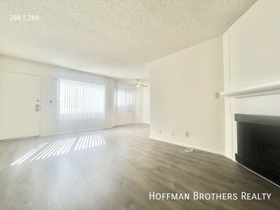 1119 6th St #302 - Photo 3 of 12