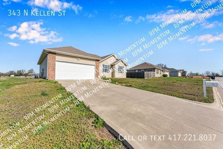 343 Kellen St - Photo 4 of 32