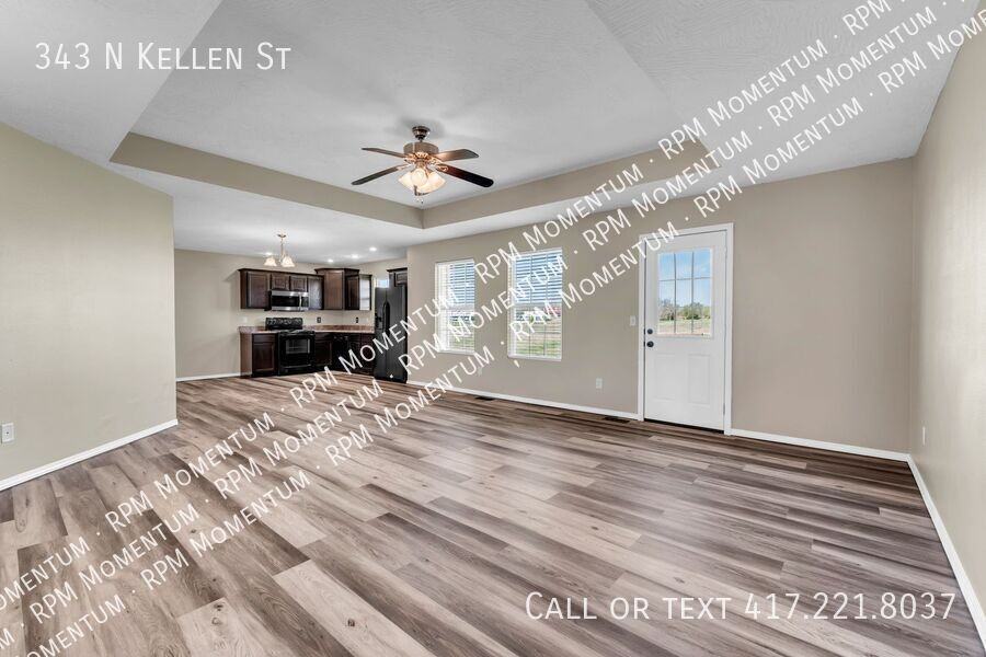 343 Kellen St - Photo 7 of 32