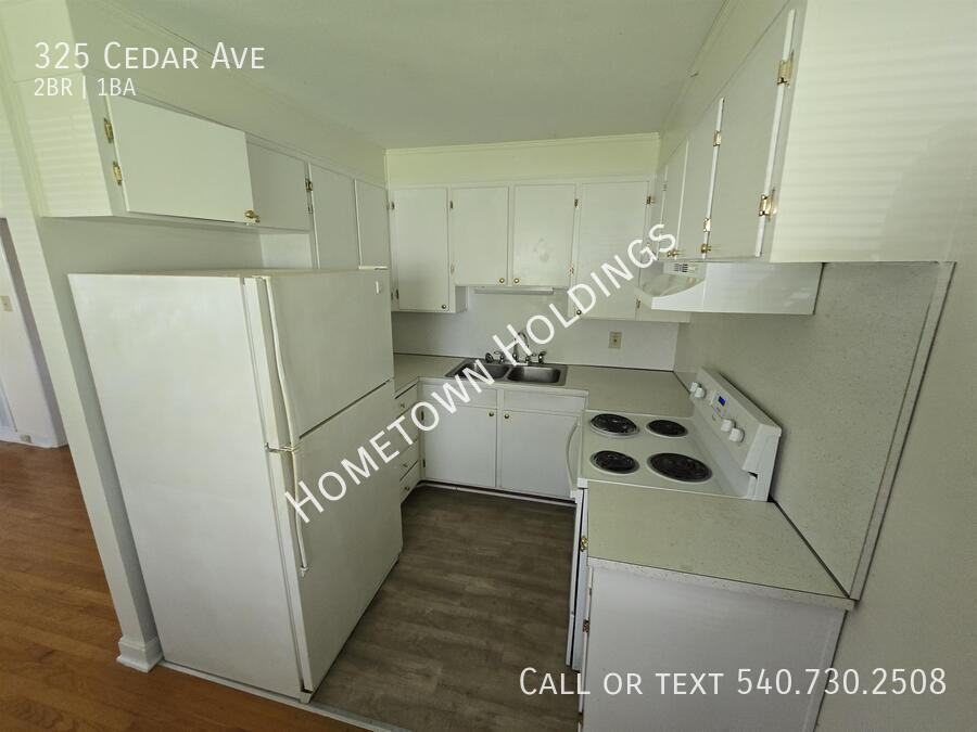 325 Cedar Ave - Photo 3 of 6