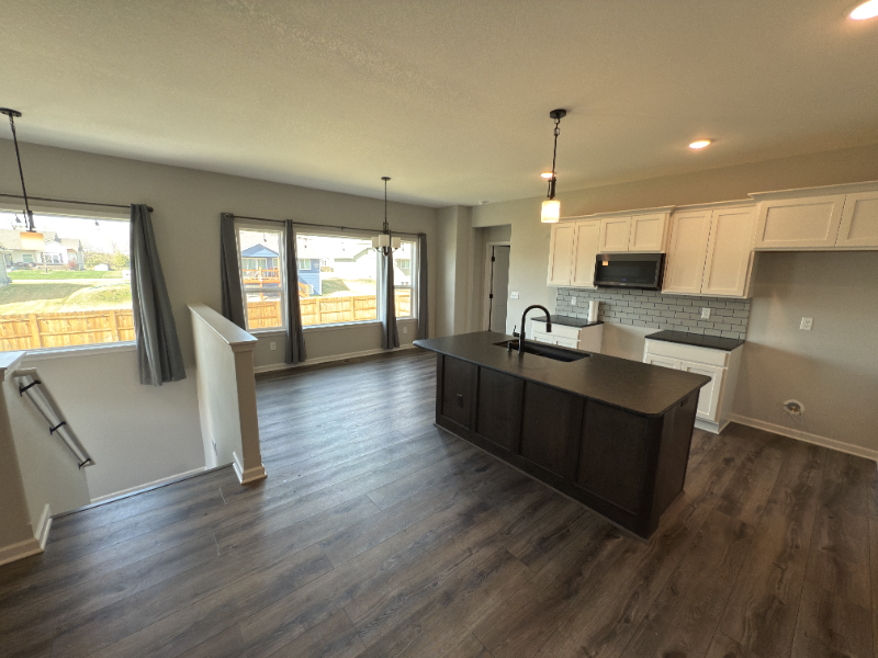 920 Bellows St - Photo 7 of 20