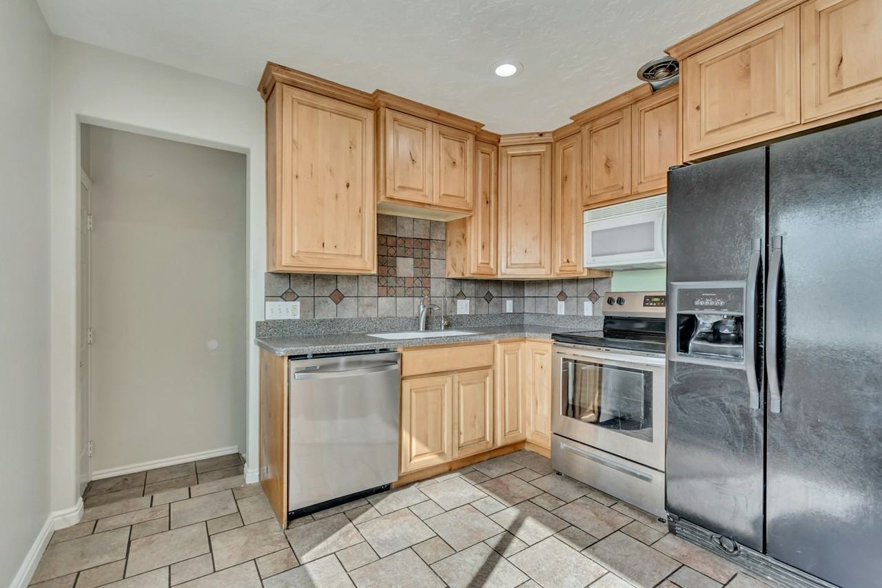 9038 South 220 East - Photo 5 of 18