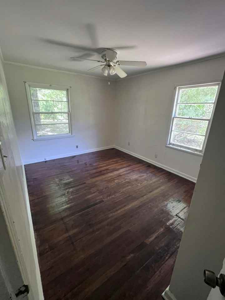 3006 Louise Dr N - Photo 3 of 6