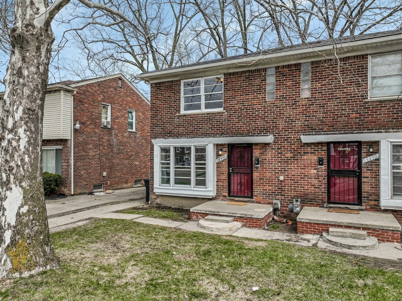 18492 Greenfield Road - Photo 4 of 21