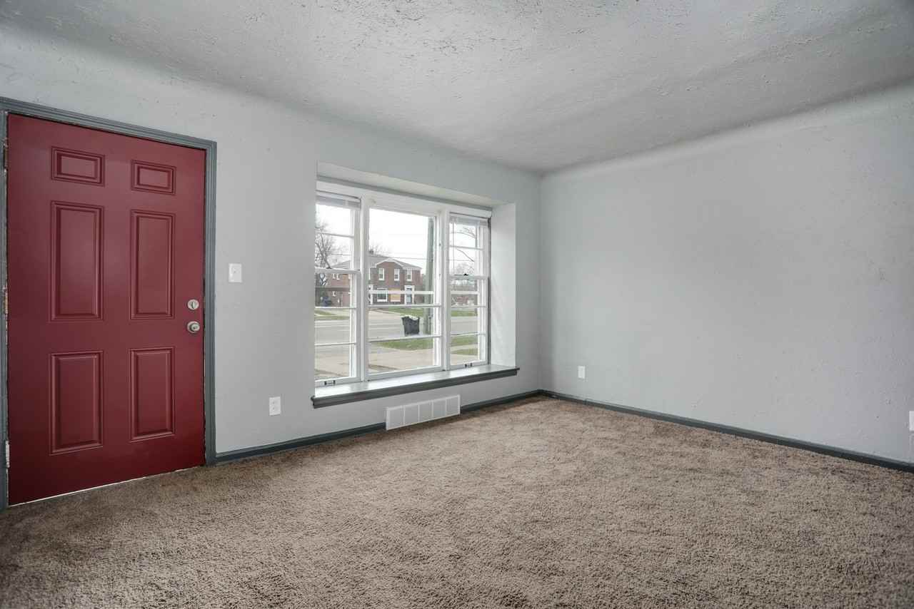 18492 Greenfield Road - Photo 5 of 21