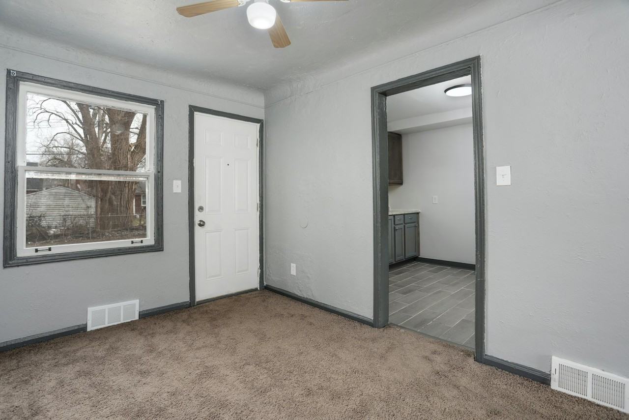 18492 Greenfield Road - Photo 6 of 21