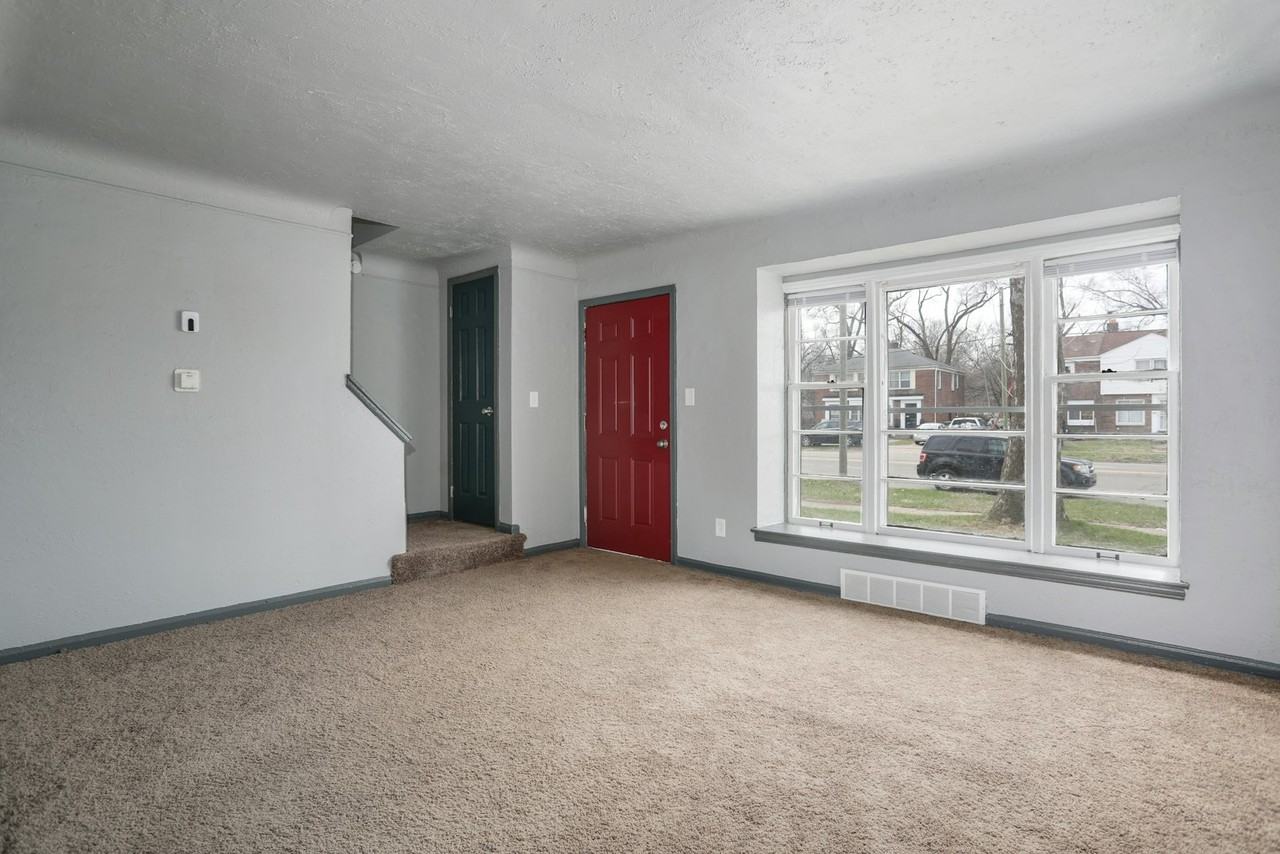 18492 Greenfield Road - Photo 7 of 21